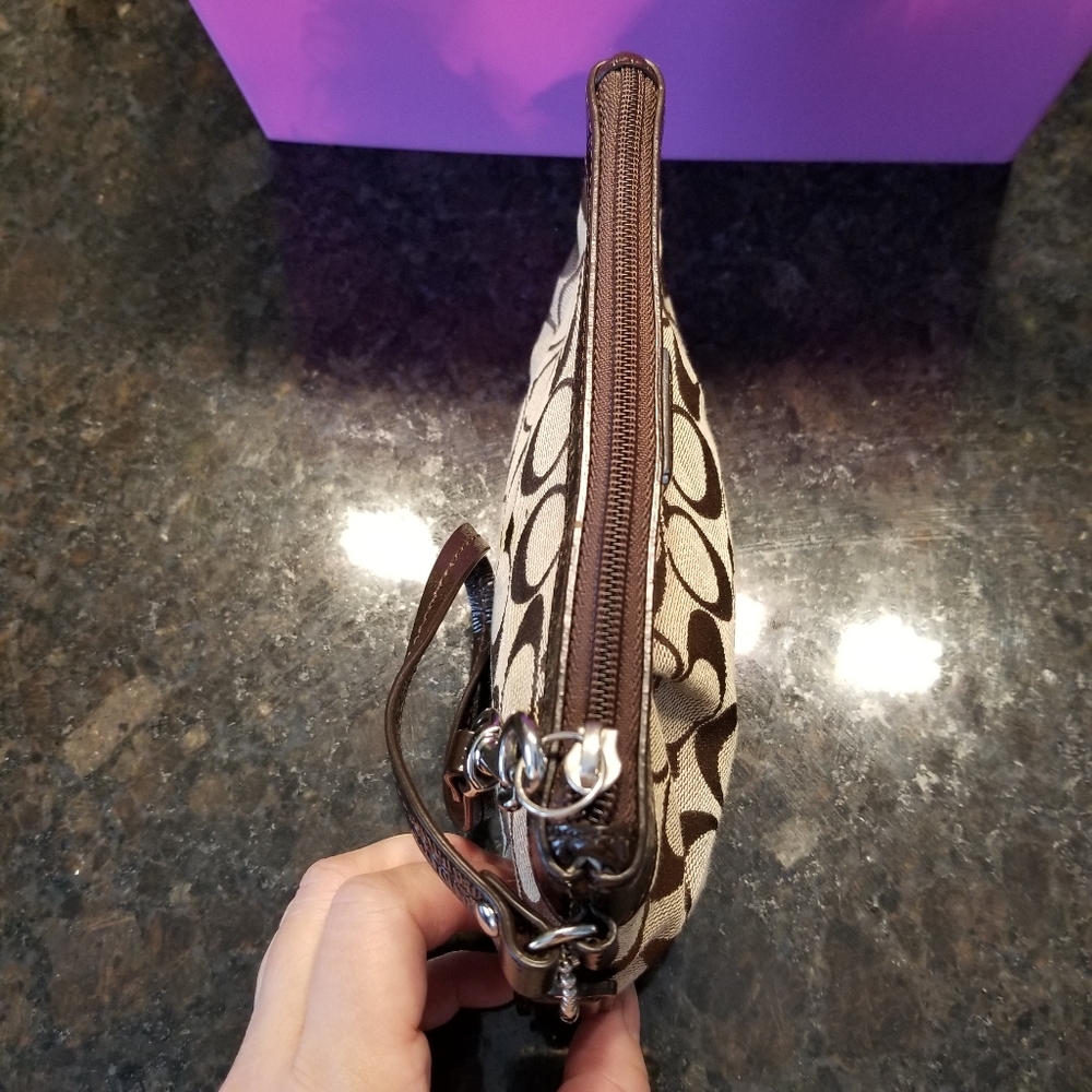 Coach - Picture 3 of 5